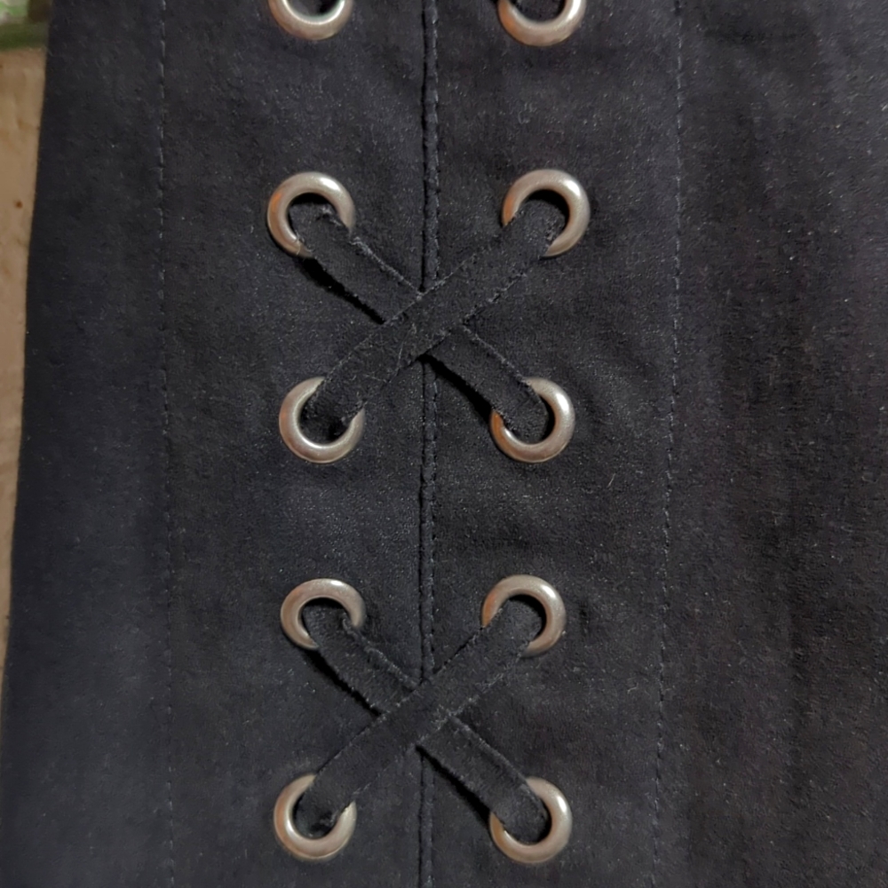 🚨3/$15!! Faux Suede Grommet/Lace Mini Skirt - Picture 3 of 4